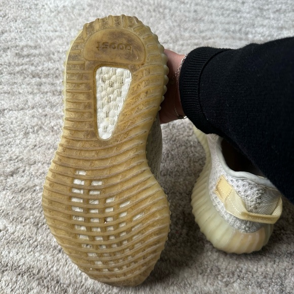 Yeezy boost Cream and white colour - Picture 2 of 5